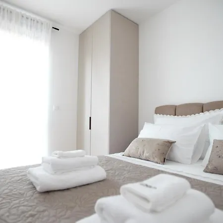 Bemdeluxe Brodarica * Šibenik
