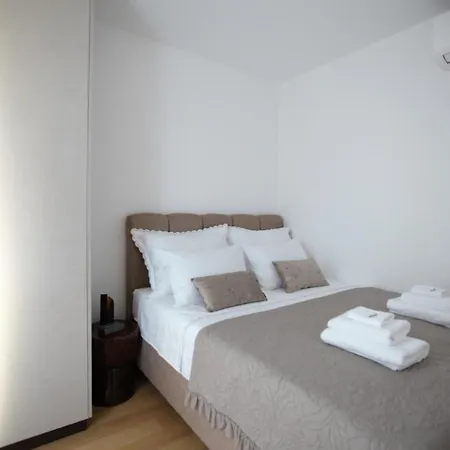 Bemdeluxe Brodarica